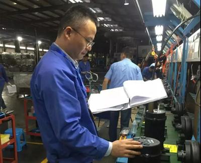 南方泵业员工鲍建德荣获余杭区劳模荣誉称号，引领技术推广新篇章